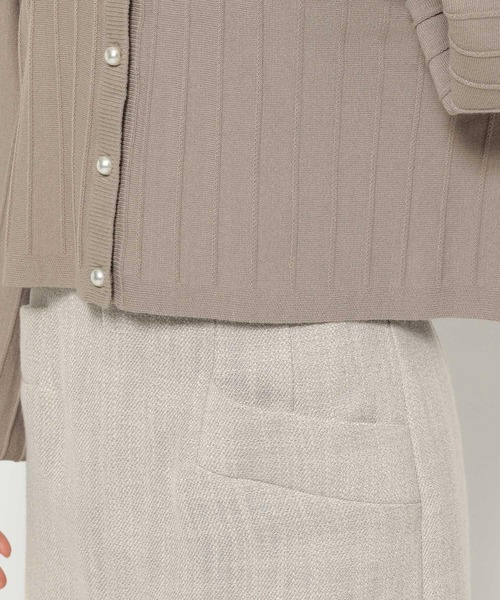 mysty woman（ミスティウーマン）の「パールボタンストライプカーディガン 149812（カーディガン/ボレロ・レディース・ブラック/グレイッシュベージュ/シルバーグレー/グリーン・FREE）」の19枚目の写真