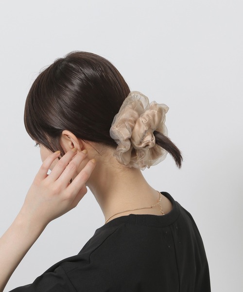 LAKOLE(ラコレ)の「オーガンジーシュシュ / 150006(シュシュ・レディース・ベージュ/ブラック/グレー/ブラウン・FREE)」の6枚目の写真