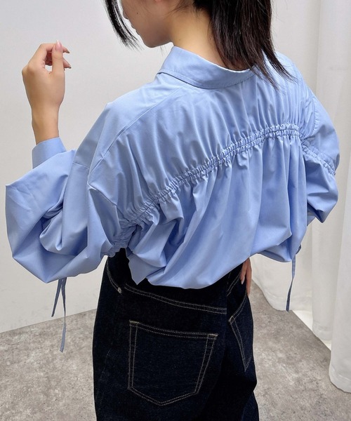 INGNI（イング）の「バックドロストシャツ（シャツ/ブラウス・レディース・ブルー/オフホワイト/ブラック・M）」の3枚目の写真