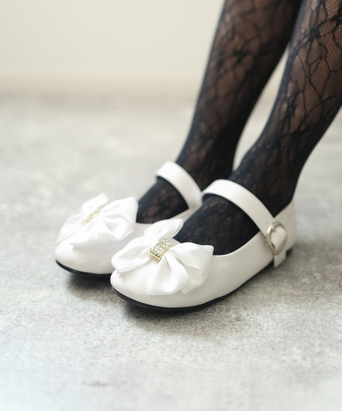 SOROTTO（ソロット）の「軽量 ビッグリボンのビジュー付きパンプス/フォーマルシューズ（ドレスシューズ・キッズ・ホワイト/ブラック・22.0cm/21.0cm/20.0cm/19.0cm）」の2枚目の写真