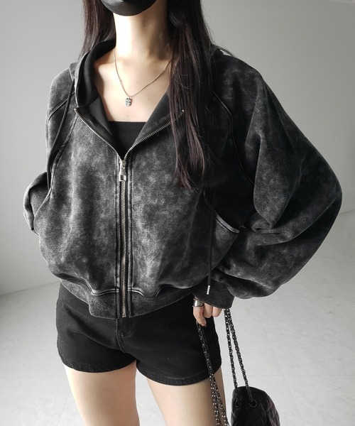 me+em select(ミームセレクト)の「【 2color 】ピグメントヴィンテージショートジップパーカー / pigment vintage short zip hoodie(パーカー・レディース・ブラック/ダークブラック・FREE)」の4枚目の写真