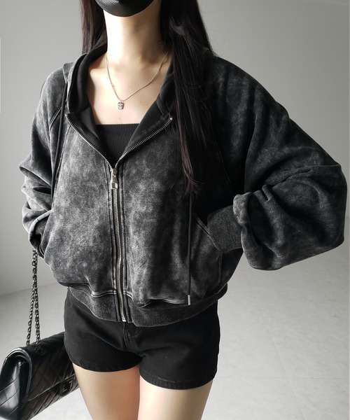 me+em select(ミームセレクト)の「【 2color 】ピグメントヴィンテージショートジップパーカー / pigment vintage short zip hoodie(パーカー・レディース・ブラック/ダークブラック・FREE)」の5枚目の写真
