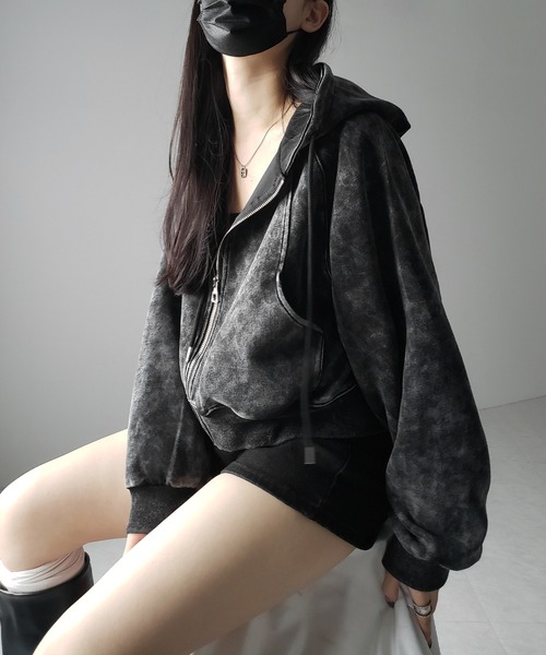 me+em select(ミームセレクト)の「【 2color 】ピグメントヴィンテージショートジップパーカー / pigment vintage short zip hoodie(パーカー・レディース・ブラック/ダークブラック・FREE)」の11枚目の写真