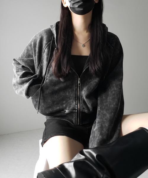 me+em select(ミームセレクト)の「【 2color 】ピグメントヴィンテージショートジップパーカー / pigment vintage short zip hoodie(パーカー・レディース・ブラック/ダークブラック・FREE)」の10枚目の写真