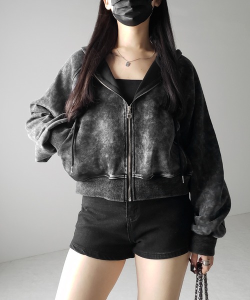 me+em select(ミームセレクト)の「【 2color 】ピグメントヴィンテージショートジップパーカー / pigment vintage short zip hoodie(パーカー・レディース・ブラック/ダークブラック・FREE)」の14枚目の写真
