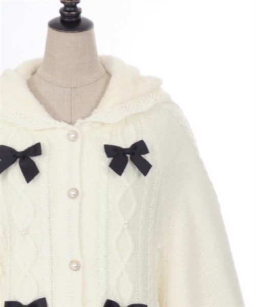 axes femme POETIQUE（アクシーズファムポエティック）の「リボン裏ボアニットケープ（ポンチョ・レディース・キナリ/ワイン/ブルー・MEDIUM）」の19枚目の写真