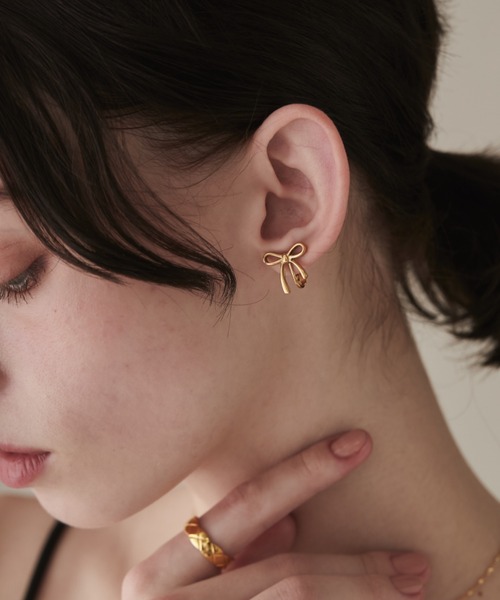 ciite' surgical stainless（シーテサージカルステンレス）の「【 金属アレルギー対応 】 リボンイヤリング サージカルステンレス   (両耳用)（イヤリング・レディース・シルバー/ゴールド・FREE）」の2枚目の写真