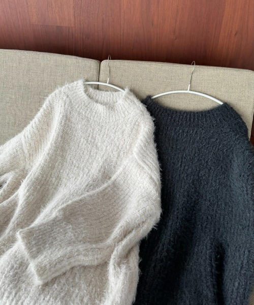 Amiur(エミレ)の「2way off shoulder volume knit【Amiur × minami】/ 2wayオフショルダーボリュームニット(Tシャツ/カットソー・レディース・チャコール/アイボリー・FREE)」の6枚目の写真