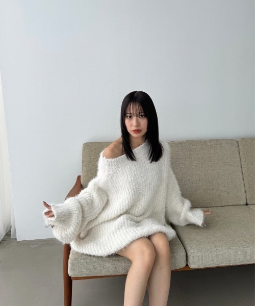 Amiur(エミレ)の「2way off shoulder volume knit【Amiur × minami】/ 2wayオフショルダーボリュームニット(Tシャツ/カットソー・レディース・チャコール/アイボリー・FREE)」の8枚目の写真