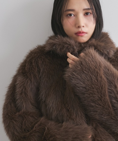 VICKY(ビッキー)の「フェイクファーショートジャケット(ダウンジャケット/コート・レディース・ベージュ/ブラウン・M)」の7枚目の写真