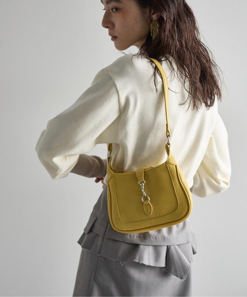 THE YOn（ザヨン）の「ハンギングクリップアクセントショルダーバッグ（ショルダーバッグ・レディース・イエロー/ピンク/グリーン/ブラック・FREE）」の3枚目の写真