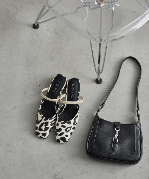 THE YOn（ザヨン）の「ハンギングクリップアクセントショルダーバッグ（ショルダーバッグ・レディース・イエロー/ピンク/グリーン/ブラック・FREE）」の5枚目の写真