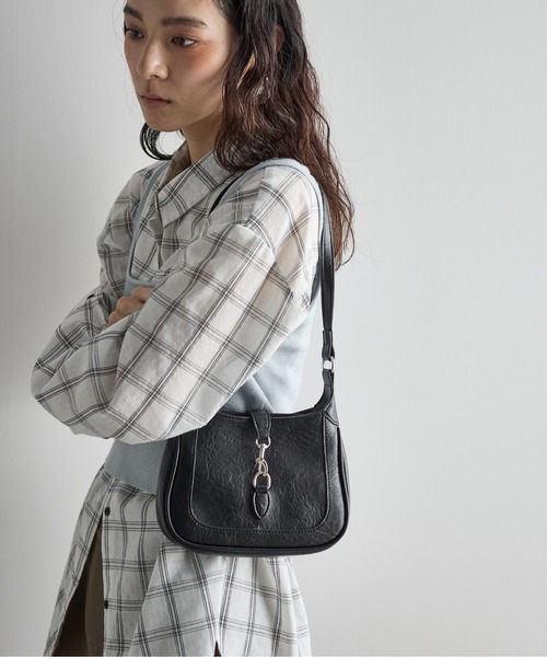 THE YOn（ザヨン）の「ハンギングクリップアクセントショルダーバッグ（ショルダーバッグ・レディース・イエロー/ピンク/グリーン/ブラック・FREE）」の10枚目の写真