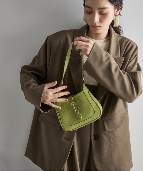 THE YOn（ザヨン）の「ハンギングクリップアクセントショルダーバッグ（ショルダーバッグ・レディース・イエロー/ピンク/グリーン/ブラック・FREE）」の15枚目の写真