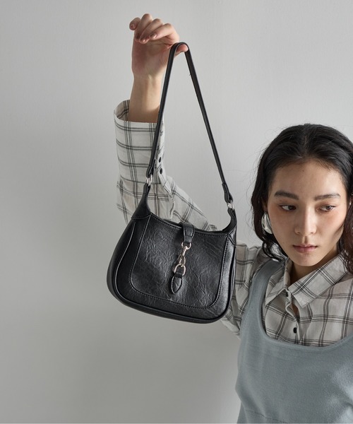 THE YOn（ザヨン）の「ハンギングクリップアクセントショルダーバッグ（ショルダーバッグ・レディース・イエロー/ピンク/グリーン/ブラック・FREE）」の9枚目の写真