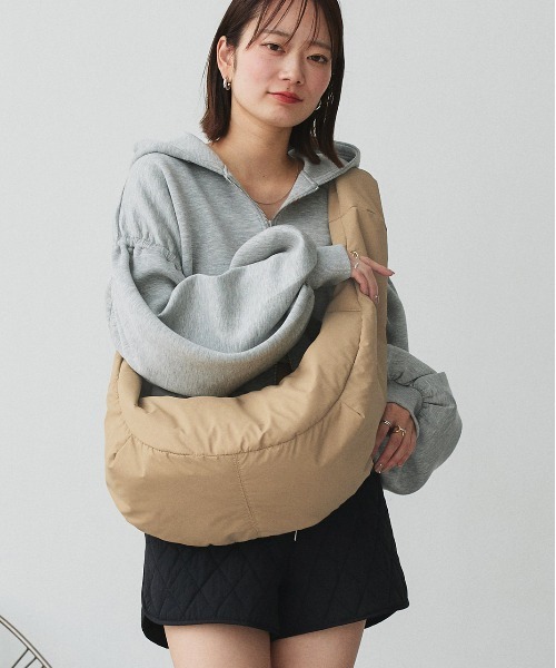 ad thie(アドティエ)の「パデット ボディーバッグ(ボディバッグ/ウエストポーチ・レディース・ベージュ/ブラック/オフホワイト・FREE)」の18枚目の写真