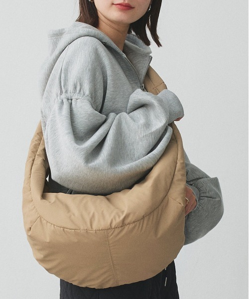 ad thie(アドティエ)の「パデット ボディーバッグ(ボディバッグ/ウエストポーチ・レディース・ベージュ/ブラック/オフホワイト・FREE)」の21枚目の写真