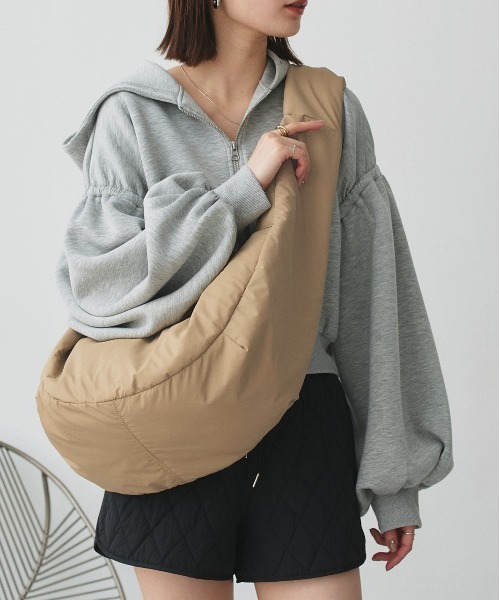 ad thie(アドティエ)の「パデット ボディーバッグ(ボディバッグ/ウエストポーチ・レディース・ベージュ/ブラック/オフホワイト・FREE)」の22枚目の写真