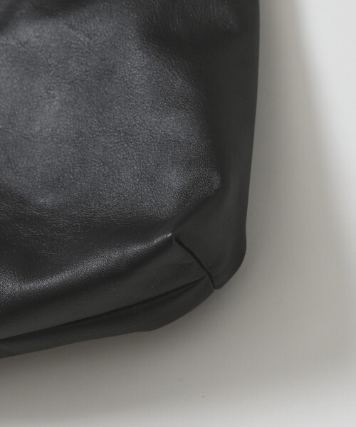 Firsthand（ファーストハンド）の「Firsthand/ファーストハンド レザー2wayトライアングルトート / 撥水レザー / A4（トートバッグ・レディース・ブラック・ONE SIZE）」の17枚目の写真