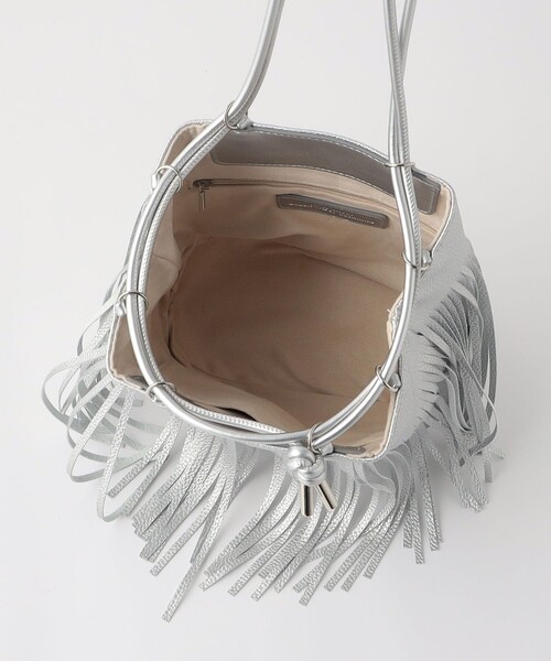 green label relaxing(グリーンレーベルリラクシング)の「フリンジ ドロスト 巾着バッグ(ショルダーバッグ・レディース・シルバー/イエロー/ブラック・FREE)」の4枚目の写真