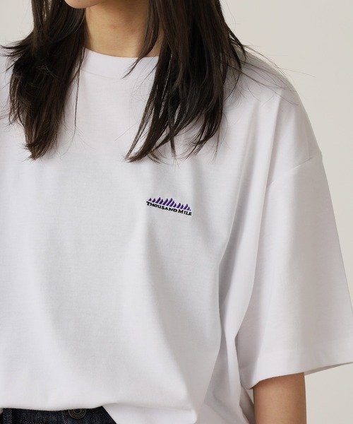 THOUSAND MILE(サウザンドマイル)の「THOUSAND MILE/サウザンドマイル SHORT SLEEVE TEE Tシャツ(Tシャツ/カットソー・メンズ・ネイビー/ホワイト/ブラック・S/M/L/XL)」の2枚目の写真