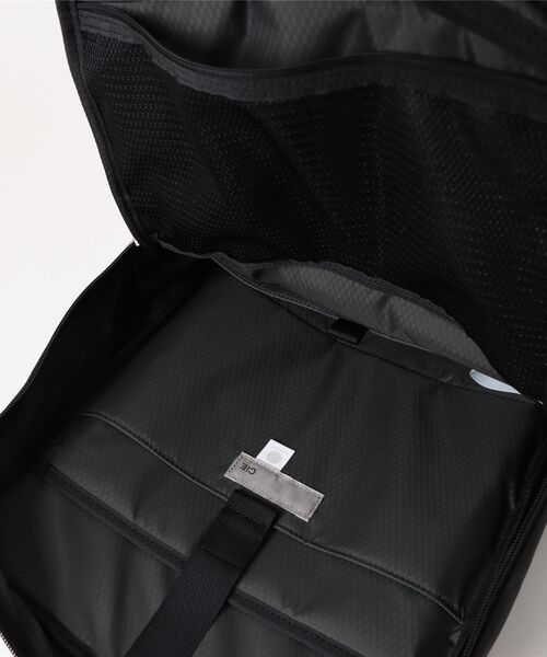 CIE（シー）の「【CIE】SQUARE BACKPACK-01 021826（バックパック/リュック・メンズ・ブラック/グレー/ネイビー・FREE）」の15枚目の写真