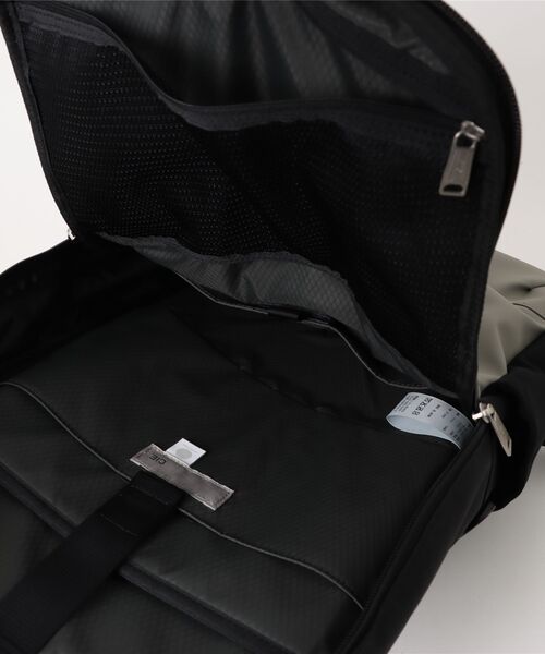 CIE（シー）の「【CIE】SQUARE BACKPACK-01 021826（バックパック/リュック・メンズ・ブラック/グレー/ネイビー・FREE）」の16枚目の写真