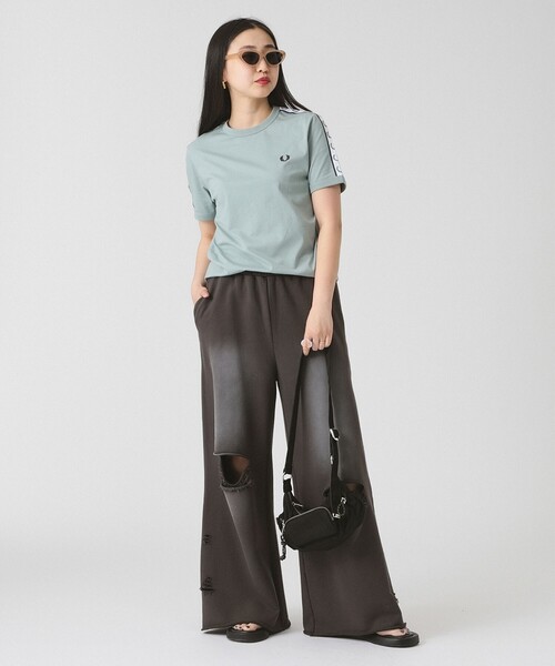 フレッドペリー　FRED PERRY TAPED SLEEVE T-SHIRT Taped Long Sleeve T-Shirt - Snow White | Men's T-Shirts