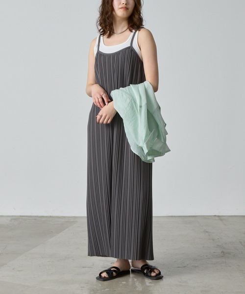 COLONY 2139（コロニートゥーワンスリーナイン）の「プリーツキャミワンピース（ワンピース・レディース・チャコールグレー/ブラック/グレイッシュベージュ・FREE）」の12枚目の写真