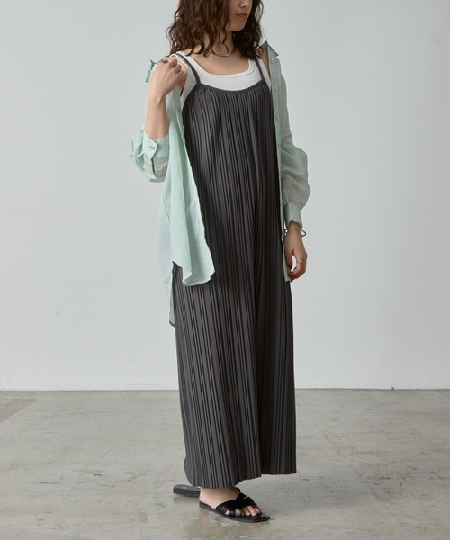 COLONY 2139（コロニートゥーワンスリーナイン）の「プリーツキャミワンピース（ワンピース・レディース・チャコールグレー/ブラック/グレイッシュベージュ・FREE）」の16枚目の写真