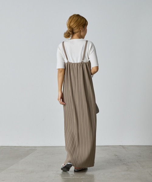 COLONY 2139（コロニートゥーワンスリーナイン）の「プリーツキャミワンピース（ワンピース・レディース・チャコールグレー/ブラック/グレイッシュベージュ・FREE）」の22枚目の写真