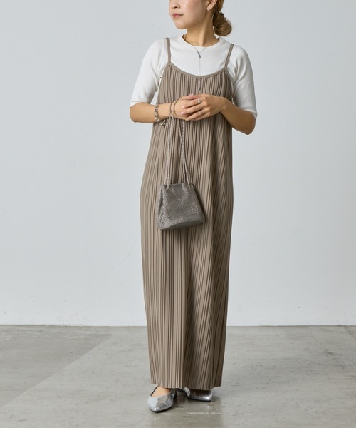 COLONY 2139（コロニートゥーワンスリーナイン）の「プリーツキャミワンピース（ワンピース・レディース・チャコールグレー/ブラック/グレイッシュベージュ・FREE）」の20枚目の写真