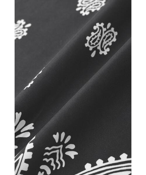 MARGARET HOWELL(マーガレットハウエル)の「GRAPHIC BANDANA SCARF(ストール/ショール・レディース・カーキ/ブラック・FREE)」の9枚目の写真