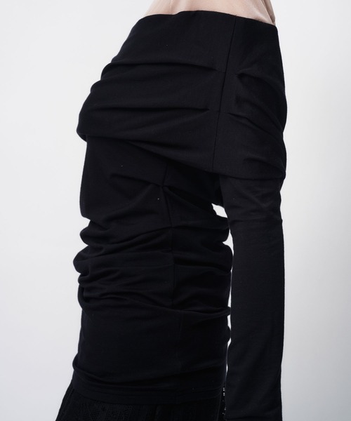 THINGS THAT MATTER(シングス ザット マター)の「PRETENSE OFF-SHOULDER TOPS / プリテンスオフショルダートップス(Tシャツ/カットソー・レディース・グレー/ブラック・FREE)」の4枚目の写真