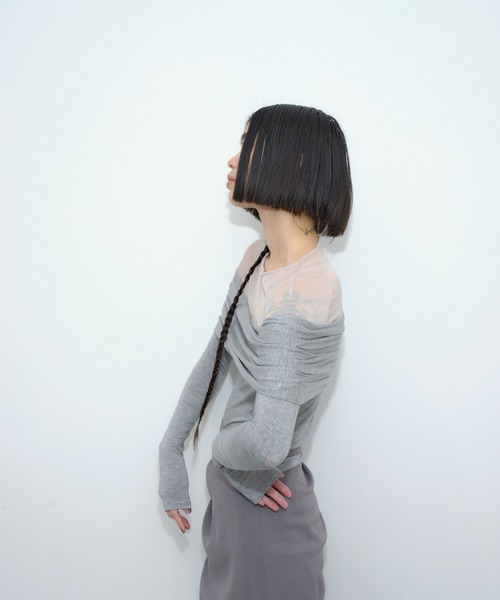 THINGS THAT MATTER(シングス ザット マター)の「PRETENSE OFF-SHOULDER TOPS / プリテンスオフショルダートップス(Tシャツ/カットソー・レディース・グレー/ブラック・FREE)」の13枚目の写真