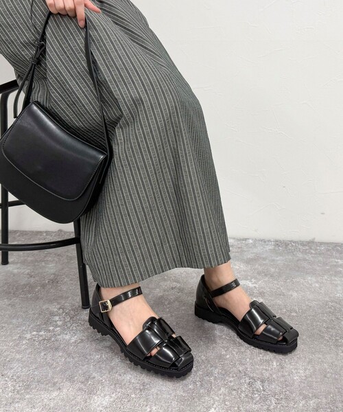 fredy emue（フレディエミュ）の「【atelier brugge/アトリエブルージュ】 グルカサンダル（サンダル・レディース・オフホワイト/ブラック・M/L）」の4枚目の写真