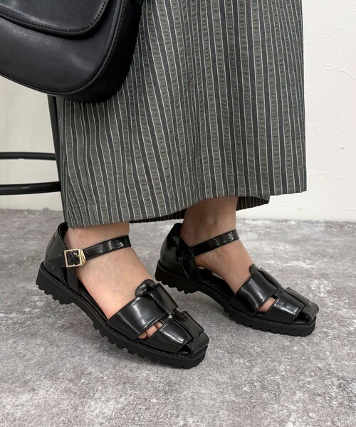 fredy emue（フレディエミュ）の「【atelier brugge/アトリエブルージュ】 グルカサンダル（サンダル・レディース・オフホワイト/ブラック・M/L）」の5枚目の写真