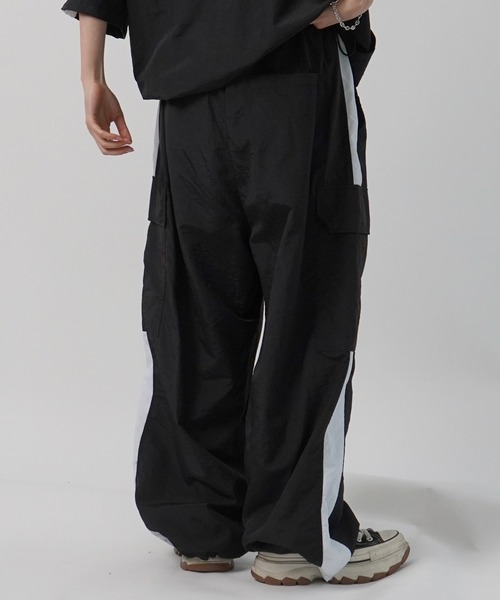 ILL'S(イルズ)の「セットアップ対応 ドロスト サイドライン ナイロンカーゴパンツ ワイドパンツ ユニセックス(カーゴパンツ・メンズ・ネイビー/グレー/ブラック・L/M)」の22枚目の写真
