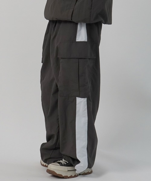 ILL'S(イルズ)の「セットアップ対応 ドロスト サイドライン ナイロンカーゴパンツ ワイドパンツ ユニセックス(カーゴパンツ・メンズ・ネイビー/グレー/ブラック・L/M)」の13枚目の写真
