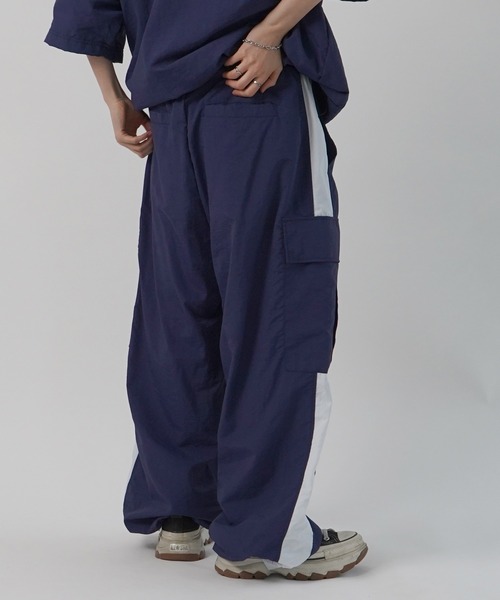 ILL'S(イルズ)の「セットアップ対応 ドロスト サイドライン ナイロンカーゴパンツ ワイドパンツ ユニセックス(カーゴパンツ・メンズ・ネイビー/グレー/ブラック・L/M)」の7枚目の写真