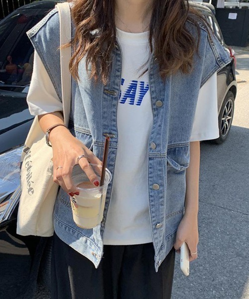 SallyLunn(サリーラン)の「【ロングシーズン活躍】デニムジャケットベスト(デニムジャケット・レディース・ブルー/ブラック・MEDIUM/LARGE)」の5枚目の写真
