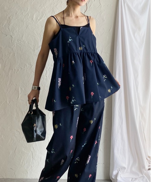 【新品】ローチェ 上下セットアップ Mサイズ ネイビー 花柄 テニスウェア 新品】ローチェ 上下セットアップ Mサイズ ネイビー 花柄 テニスウェア