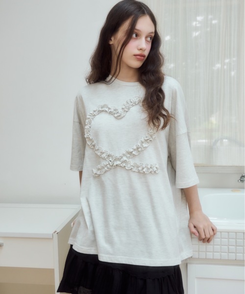 ハートフリルトップス WEB限定 ハート・フラワーアップリケフリルTシャツ（V207936）|apres