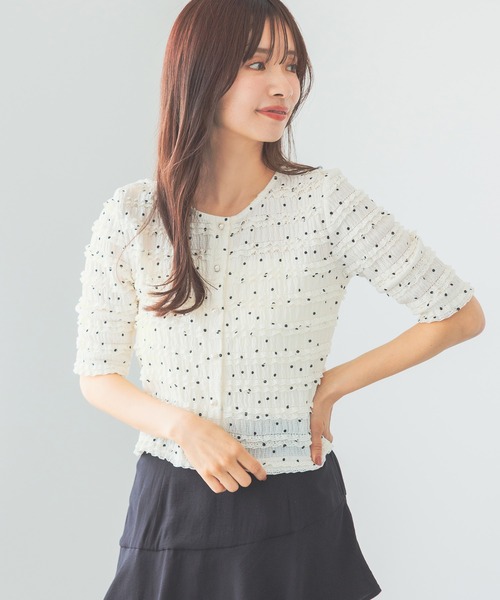 mysty woman(ミスティウーマン)の「ドット柄コンパクトカーディガン 572868(カーディガン/ボレロ・レディース・オフホワイト/ブラック・FREE)」の17枚目の写真