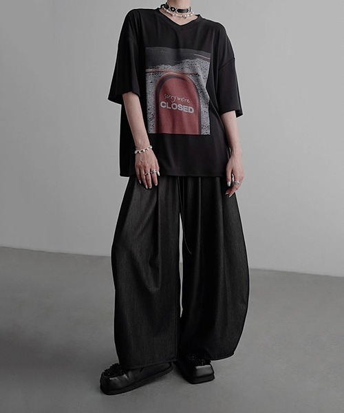 chuclla(チュクラ)の「【CHENTAITAI】“CLOSED”サイン グラフィックTシャツ CTW25s019(Tシャツ/カットソー・レディース・ブラック/アイボリー・M/S)」の11枚目の写真