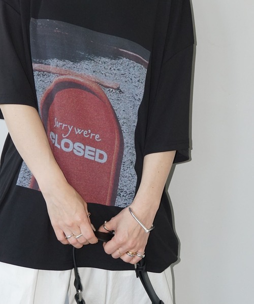 chuclla(チュクラ)の「【CHENTAITAI】“CLOSED”サイン グラフィックTシャツ CTW25s019(Tシャツ/カットソー・レディース・ブラック/アイボリー・M/S)」の8枚目の写真