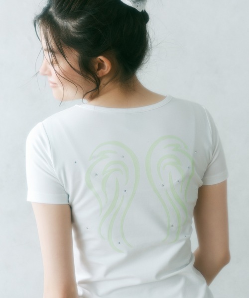 FCMM(エフシーエムエム)の「【日本限定】WING TEE / ウィングTEE(Tシャツ/カットソー・レディース・オフホワイト/チャコールグレー/グリーン・MEDIUM/SMALL)」の1枚目の写真