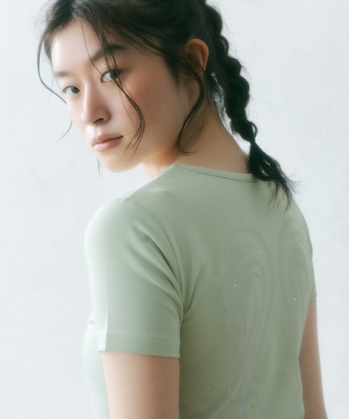 FCMM(エフシーエムエム)の「【日本限定】WING TEE / ウィングTEE(Tシャツ/カットソー・レディース・オフホワイト/チャコールグレー/グリーン・MEDIUM/SMALL)」の9枚目の写真