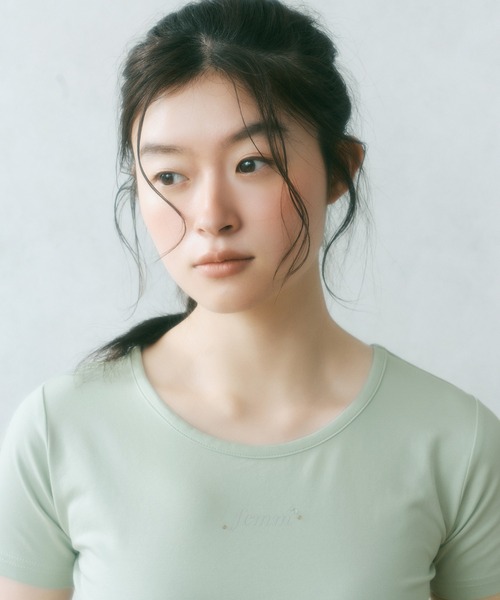 FCMM(エフシーエムエム)の「【日本限定】WING TEE / ウィングTEE(Tシャツ/カットソー・レディース・オフホワイト/チャコールグレー/グリーン・MEDIUM/SMALL)」の14枚目の写真
