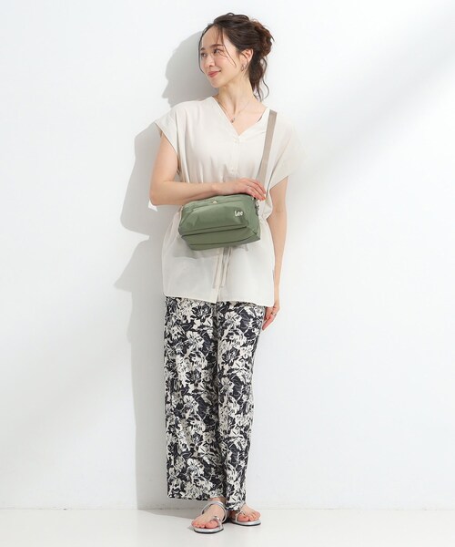 Lee（リー）の「【Lee別注／撥水】2層ショルダーバッグ（ショルダーバッグ・レディース・チャコールグレー/ネイビー系5/ブラック/ベージュ/カーキ系4・00）」の14枚目の写真